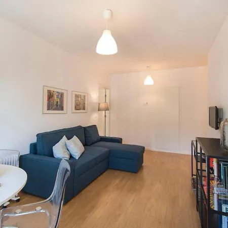 Comfortable Apartment In Campo Pequeno Lisbon Exterior photo