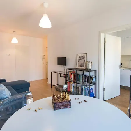 Comfortable Apartment In Campo Pequeno Lisbon Exterior photo